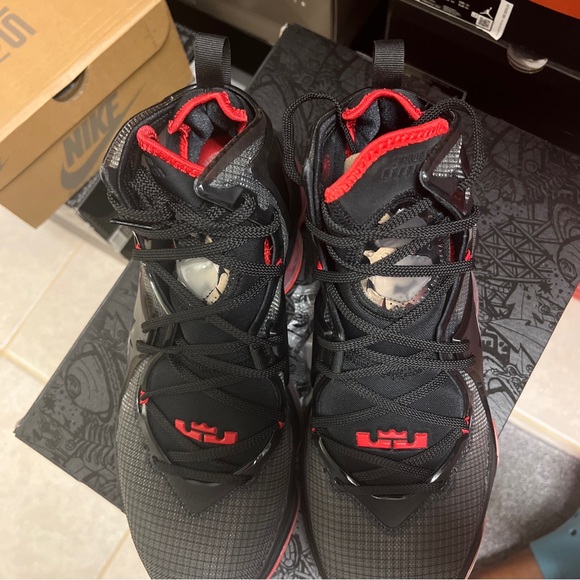 LEBRON XIX - Picture 6 of 9